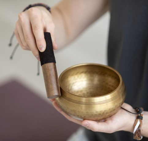 Massage-aux-bol-tibétain